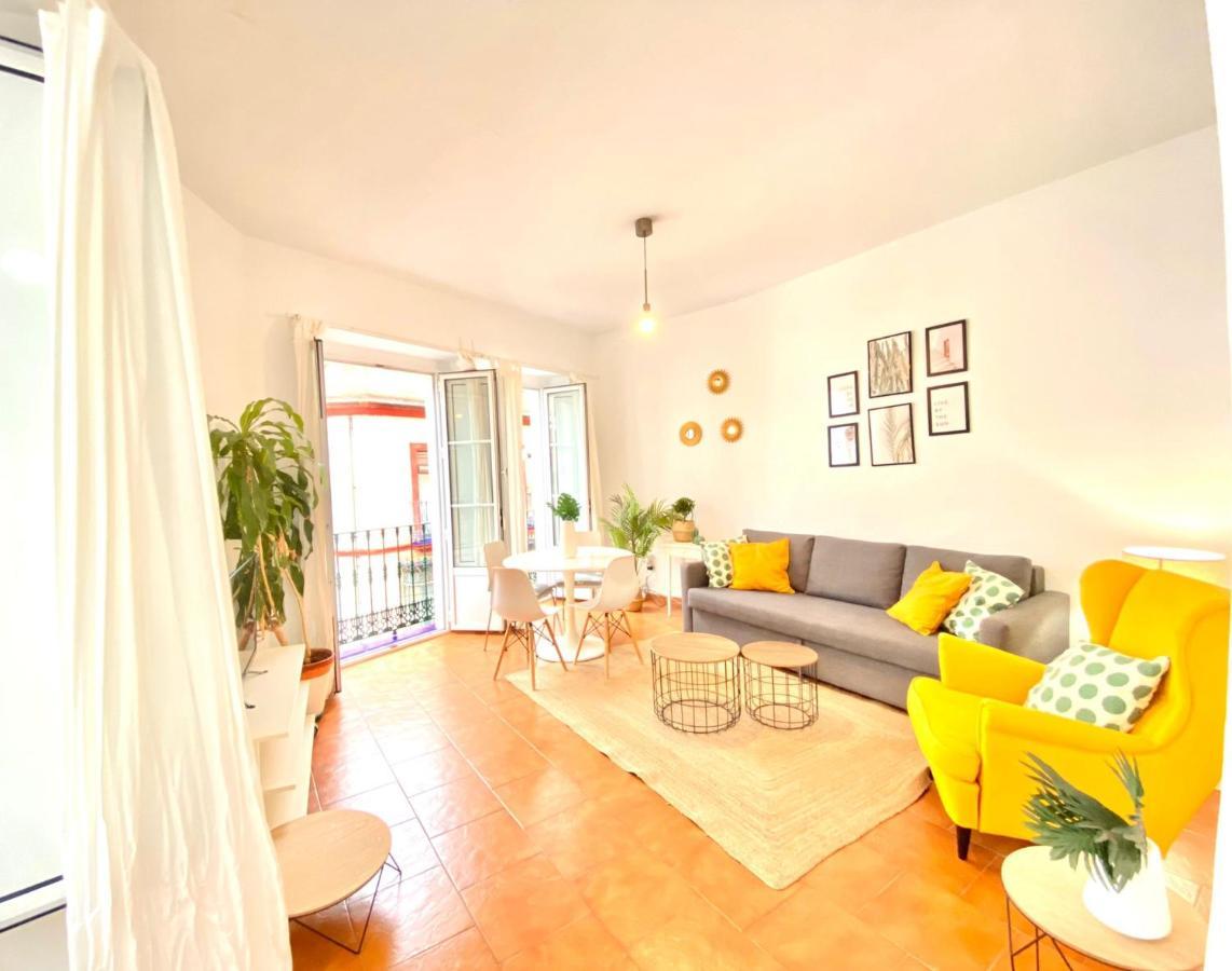 Comfortable Studio Old Town, Parking Optional Siviglia Esterno foto