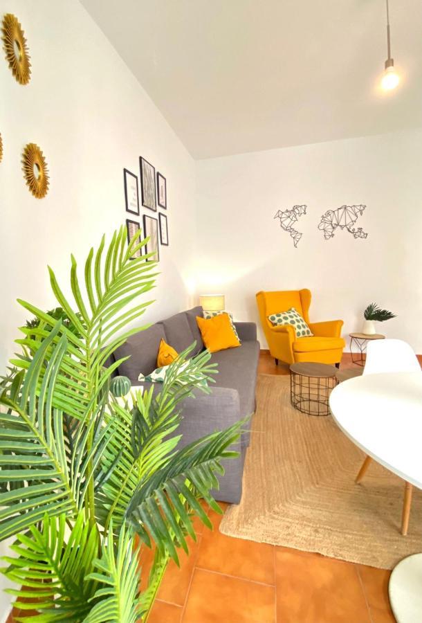 Comfortable Studio Old Town, Parking Optional Siviglia Esterno foto