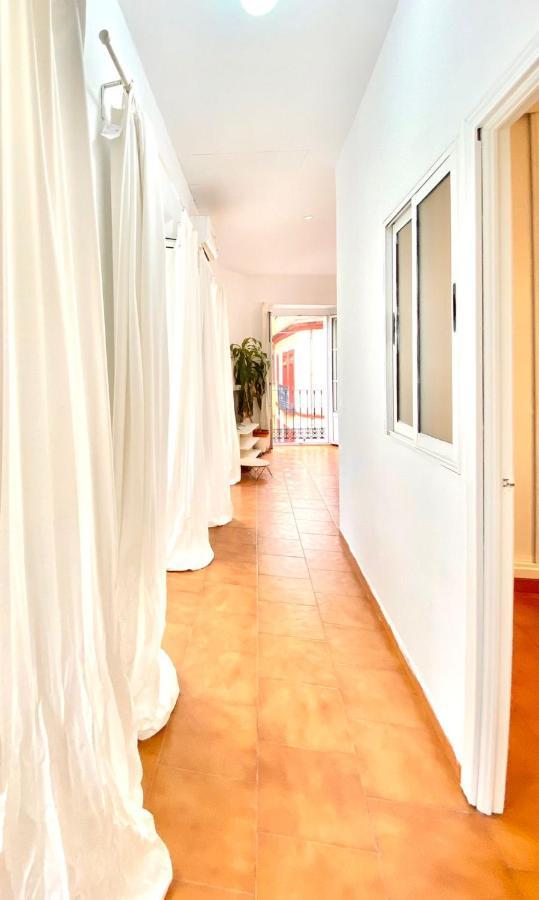 Comfortable Studio Old Town, Parking Optional Siviglia Esterno foto