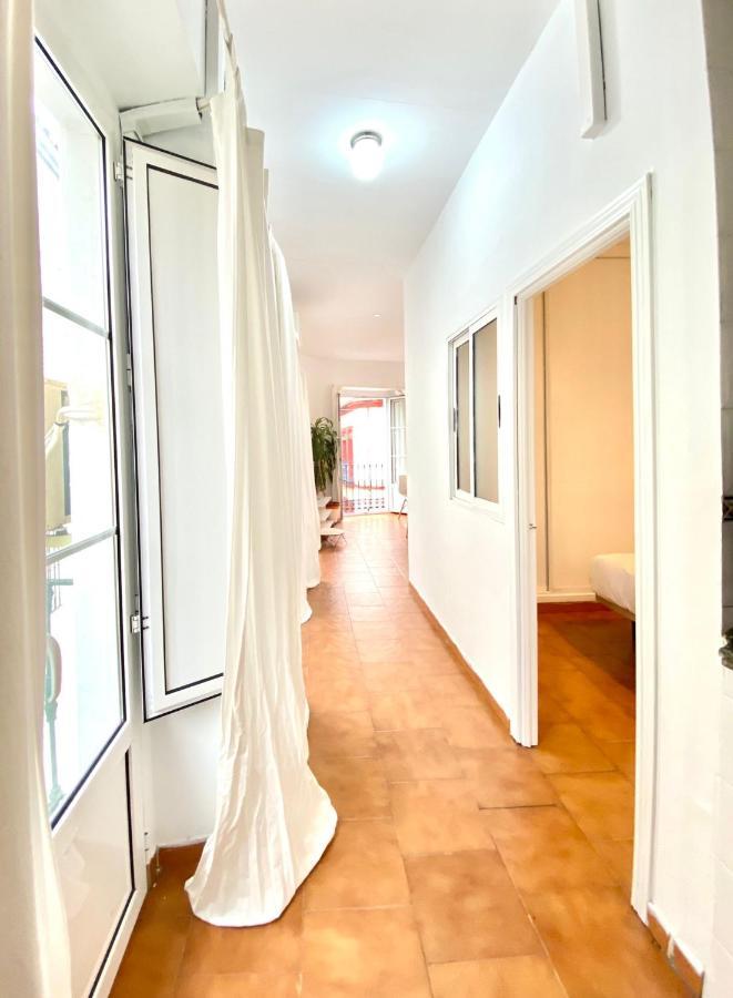 Comfortable Studio Old Town, Parking Optional Siviglia Esterno foto