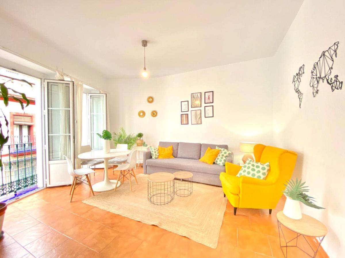 Comfortable Studio Old Town, Parking Optional Siviglia Esterno foto