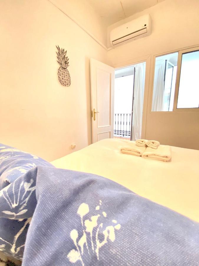 Comfortable Studio Old Town, Parking Optional Siviglia Esterno foto