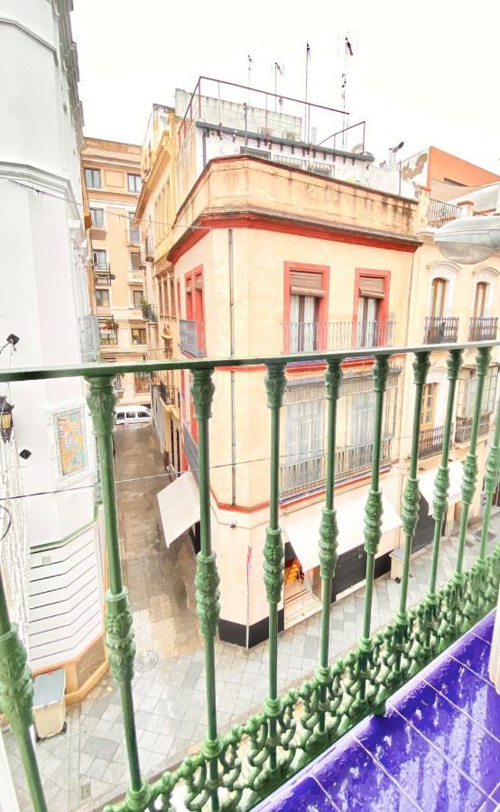 Comfortable Studio Old Town, Parking Optional Siviglia Esterno foto
