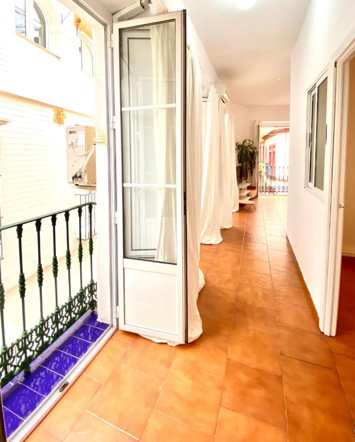 Comfortable Studio Old Town, Parking Optional Siviglia Esterno foto