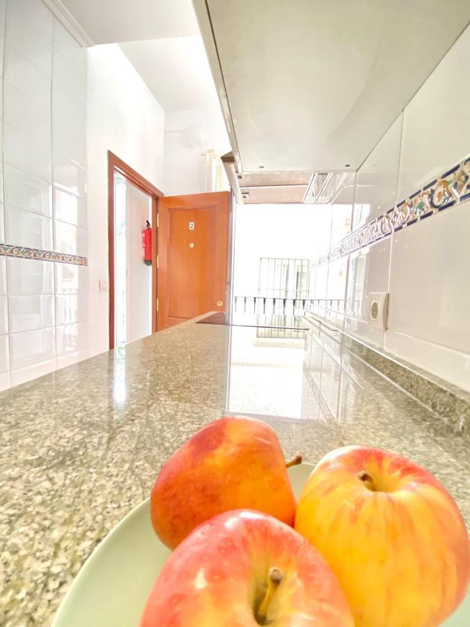 Comfortable Studio Old Town, Parking Optional Siviglia Esterno foto