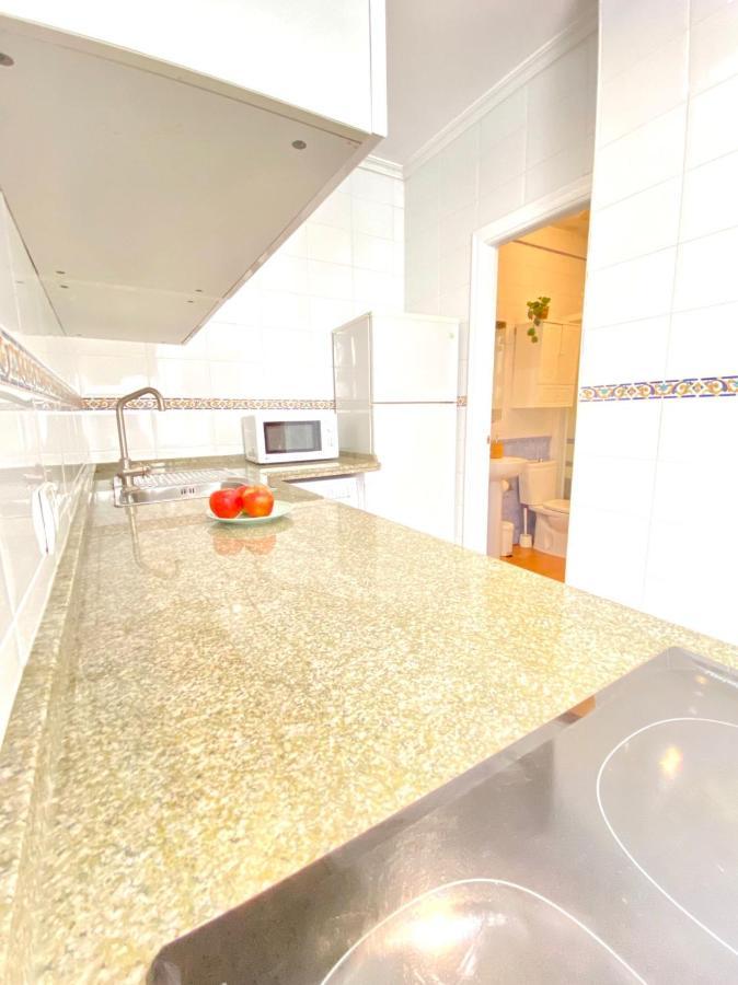Comfortable Studio Old Town, Parking Optional Siviglia Esterno foto