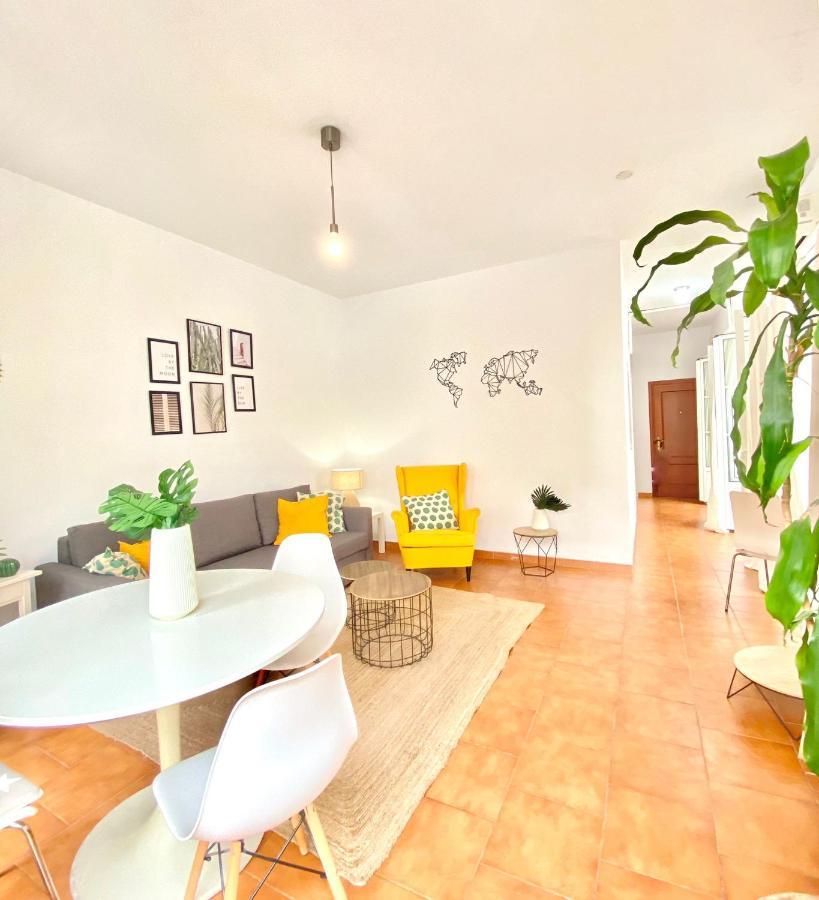 Comfortable Studio Old Town, Parking Optional Siviglia Esterno foto