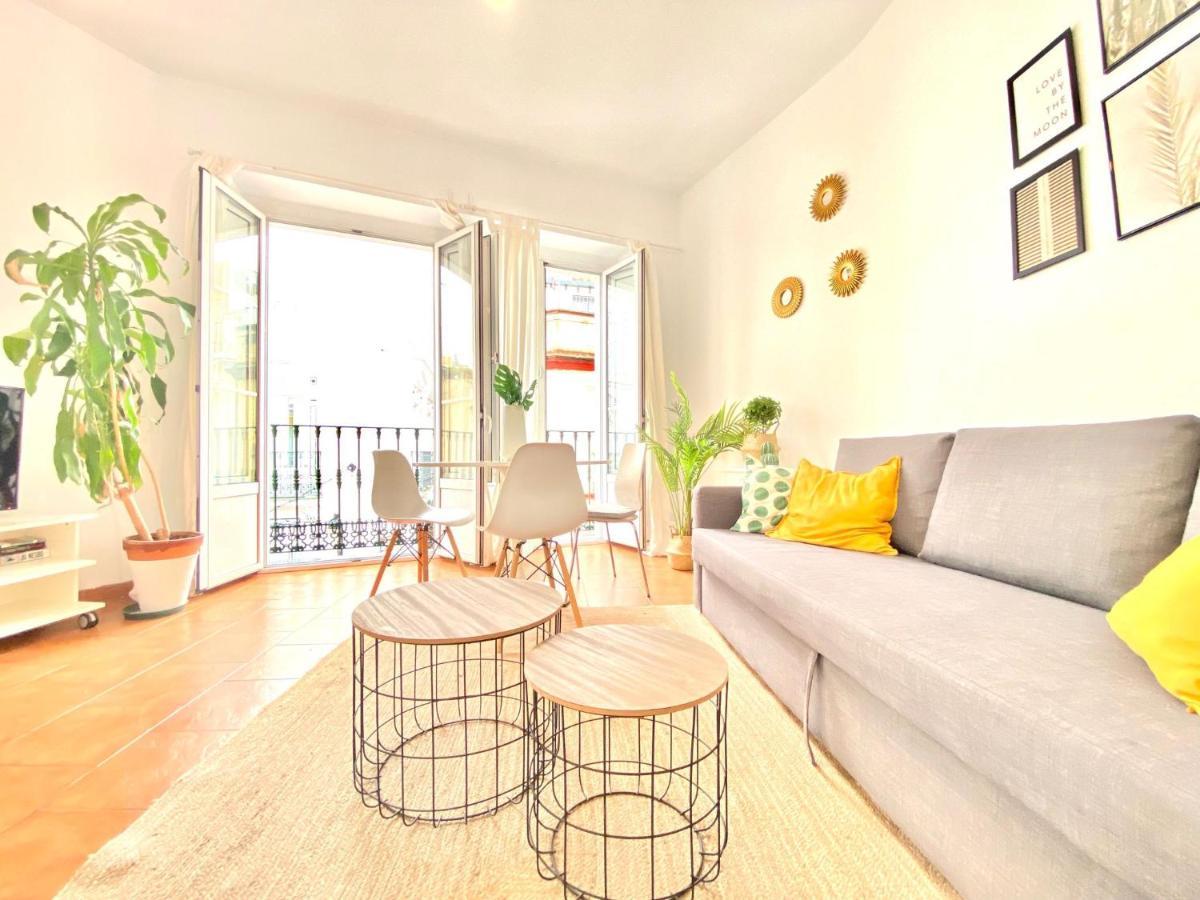 Comfortable Studio Old Town, Parking Optional Siviglia Esterno foto