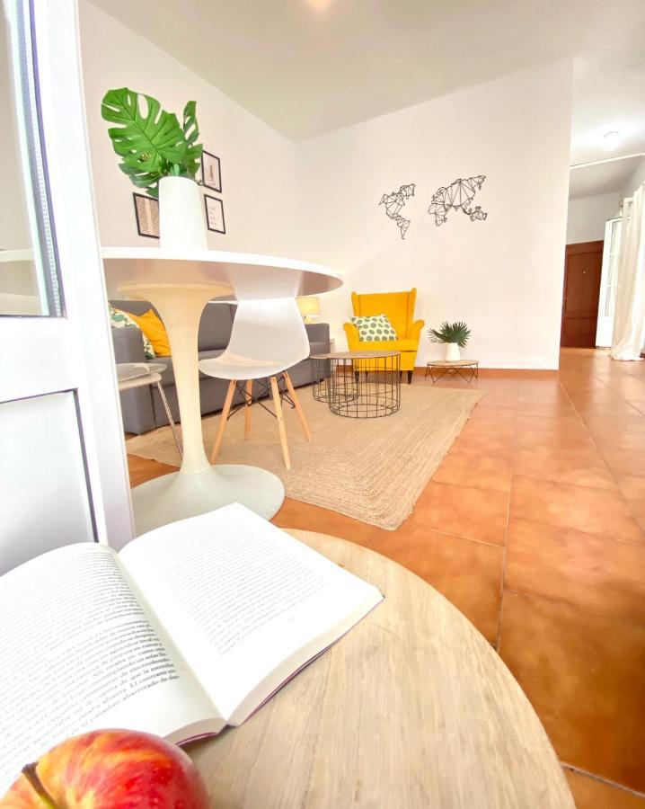 Comfortable Studio Old Town, Parking Optional Siviglia Esterno foto