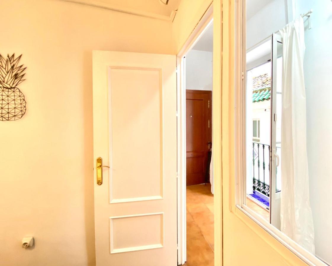 Comfortable Studio Old Town, Parking Optional Siviglia Esterno foto