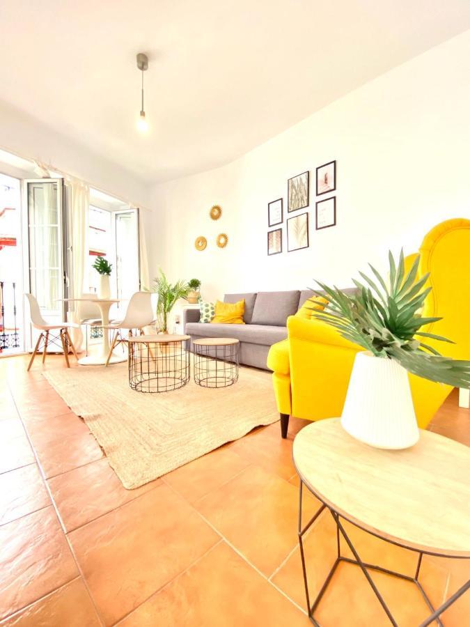 Comfortable Studio Old Town, Parking Optional Siviglia Esterno foto