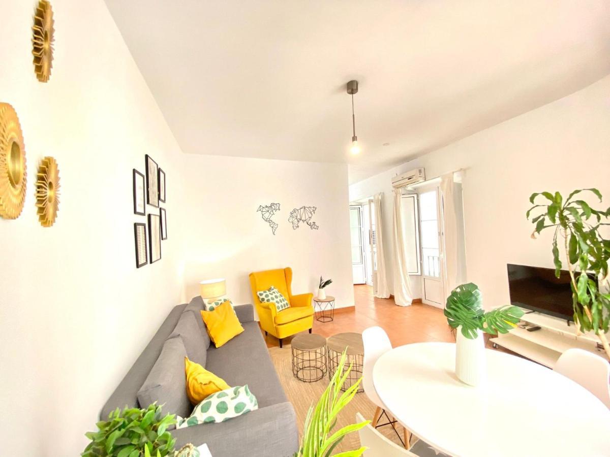 Comfortable Studio Old Town, Parking Optional Siviglia Esterno foto